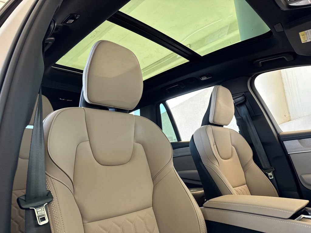 New 2026 Volvo XC90 B6 Plus w/ Protection Package Premier image 17
