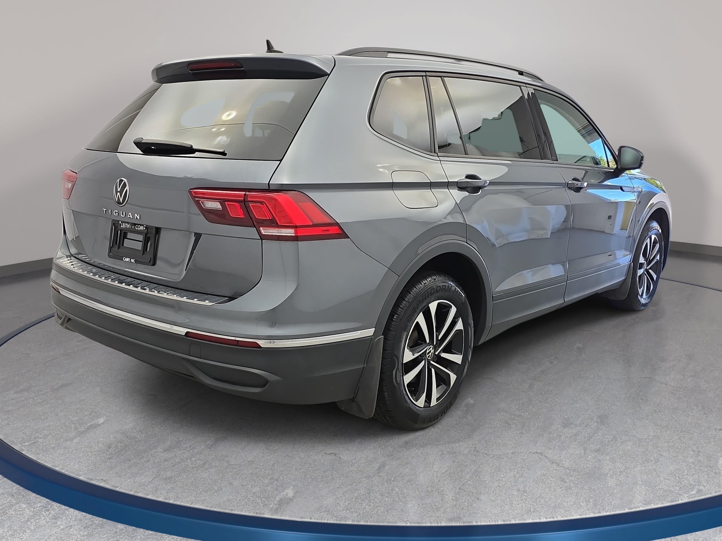 Used 2023 Volkswagen Tiguan S FWD image 5
