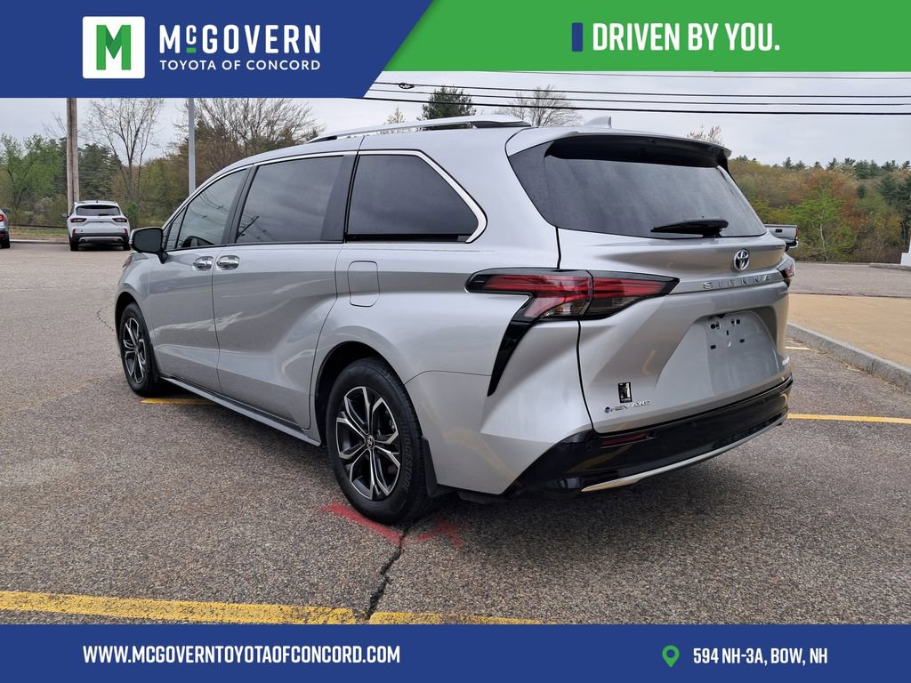 Used 2025 Toyota Sienna Platinum AWD/4WD image 6