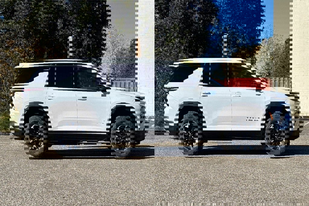 New 2026 Chevrolet Traverse Z71 w/ Enhanced Driving Package image 3