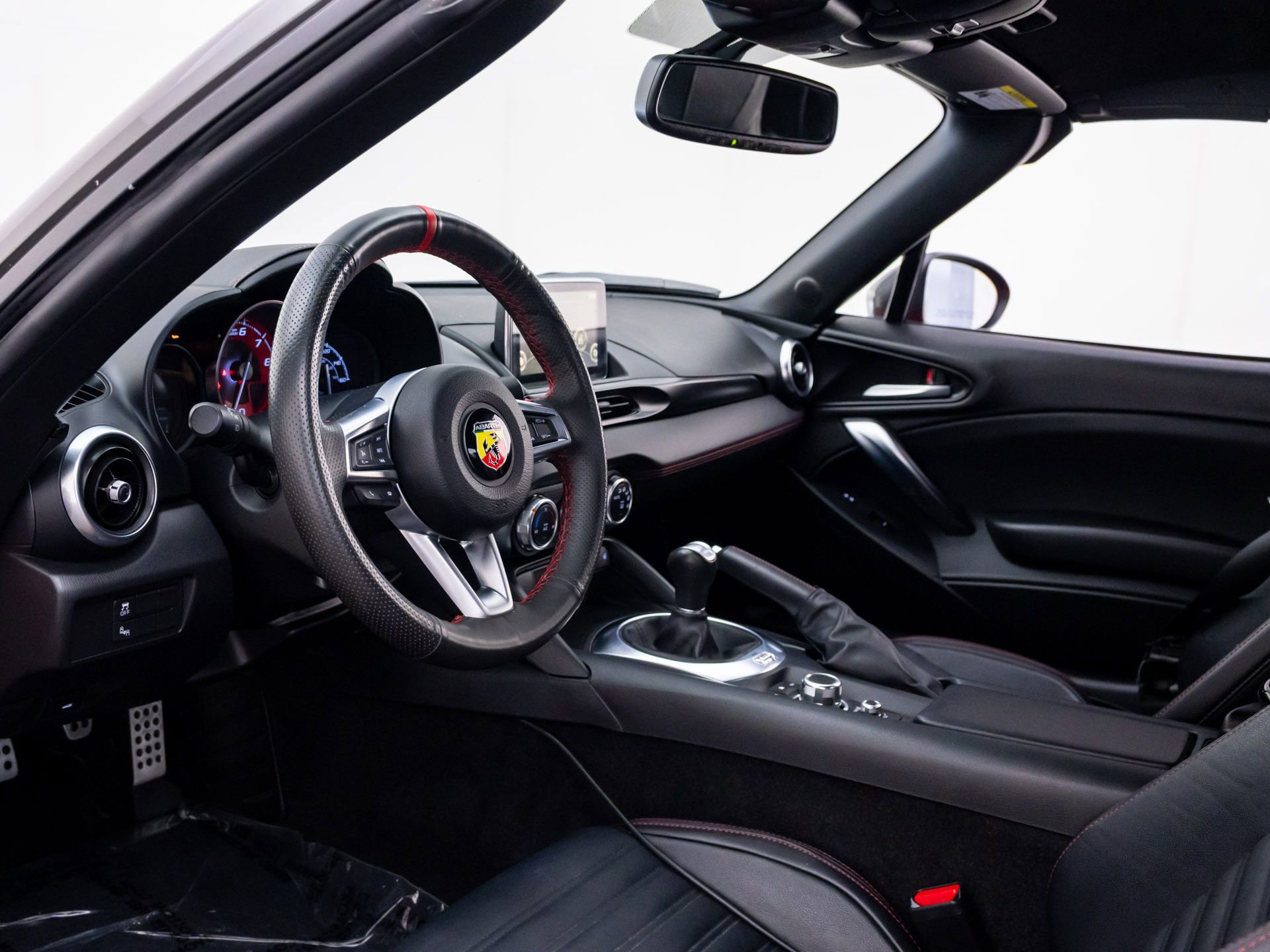 Used 2018 FIAT 124 Spider Abarth w/ Convenience Group RWD image 18