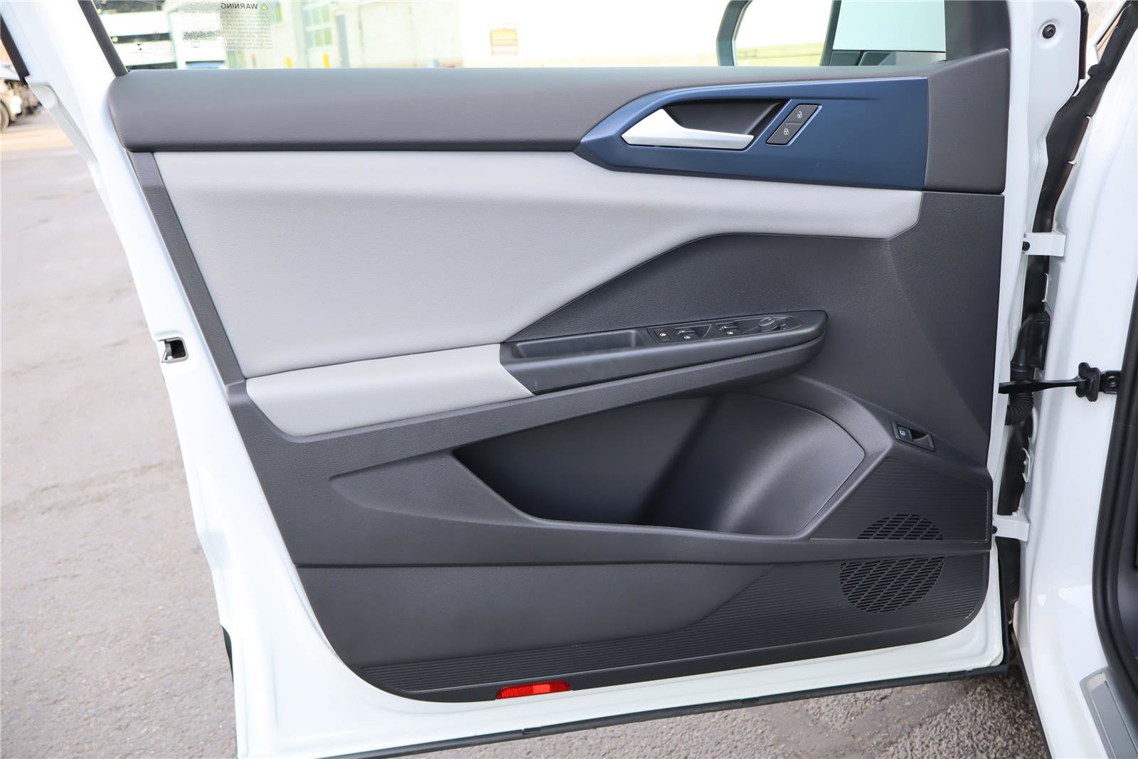 Certified 2022 Volkswagen Taos SE image 13