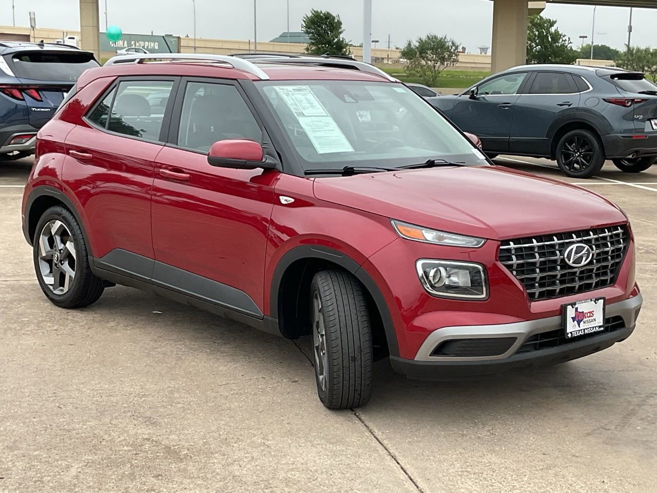 Used 2025 Hyundai Venue SEL FWD image 4