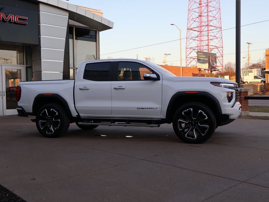 Used 2023 GMC Canyon Denali image 9
