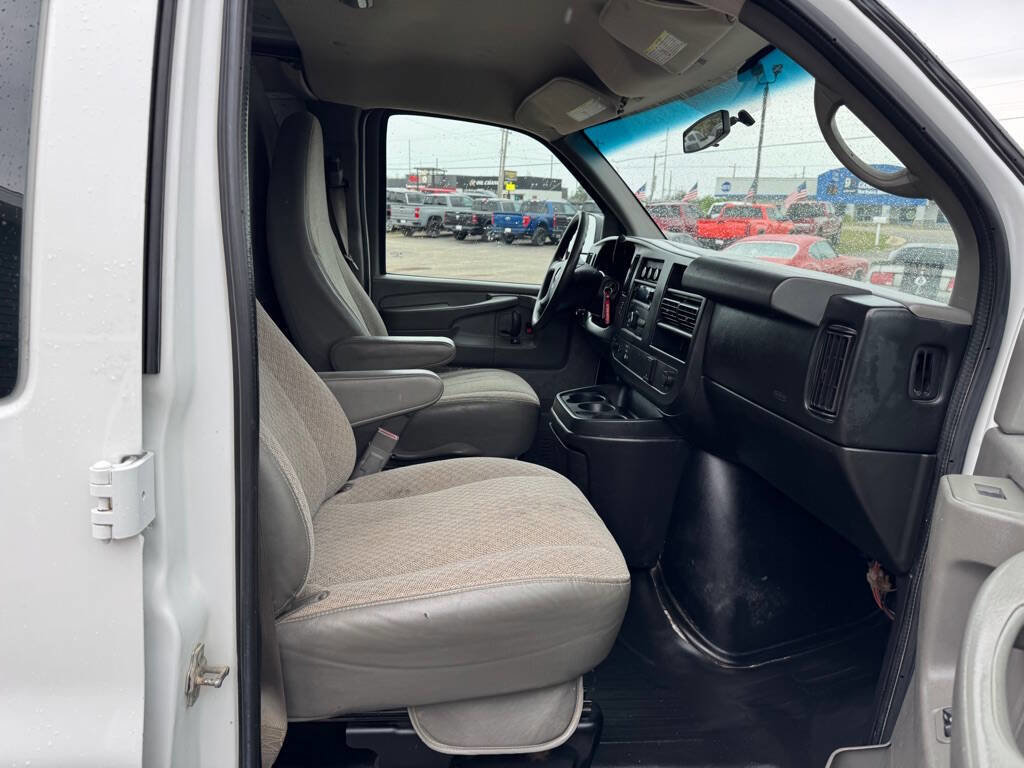 Used 2015 GMC Savana 2500 RWD image 46
