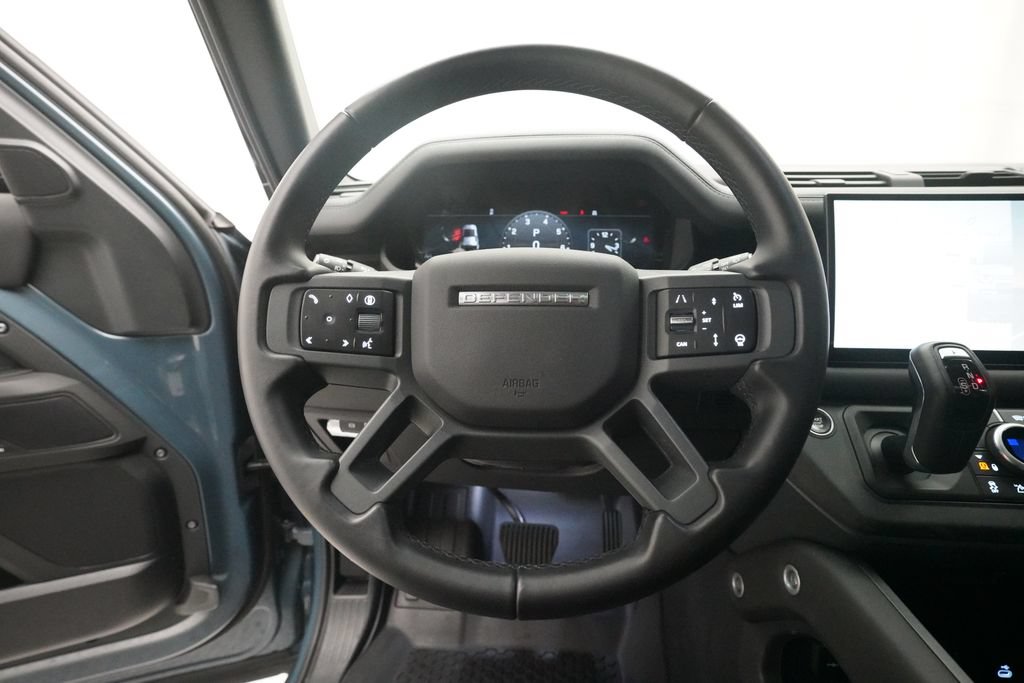 Used 2025 Land Rover Defender 110 S AWD/4WD image 4