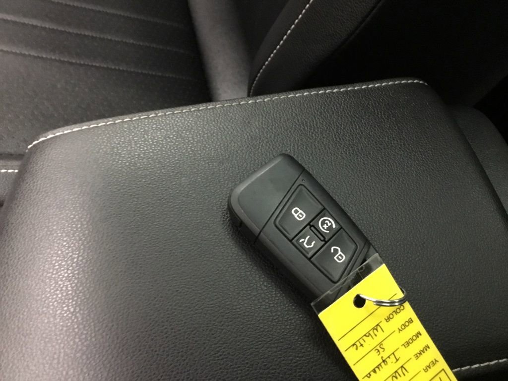 Used 2022 Volkswagen Tiguan SE w/ Panoramic Sunroof Package image 10