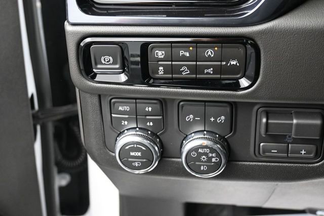 Used 2026 GMC Yukon AT4 w/ AT4 Premium Plus Package AWD/4WD image 16