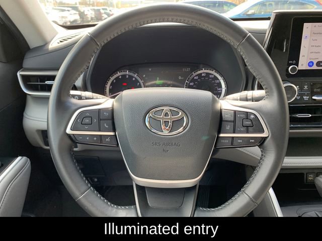 Used 2025 Toyota Highlander LE AWD/4WD image 19