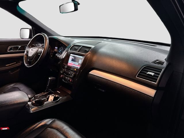 Used 2016 Ford Explorer XLT w/ Equipment Group 202A image 30