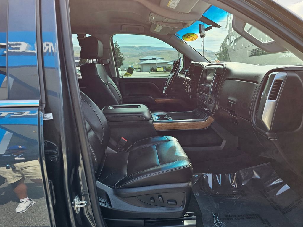 Used 2018 Chevrolet Silverado 1500 LTZ w/ LTZ Plus Package AWD/4WD image 11