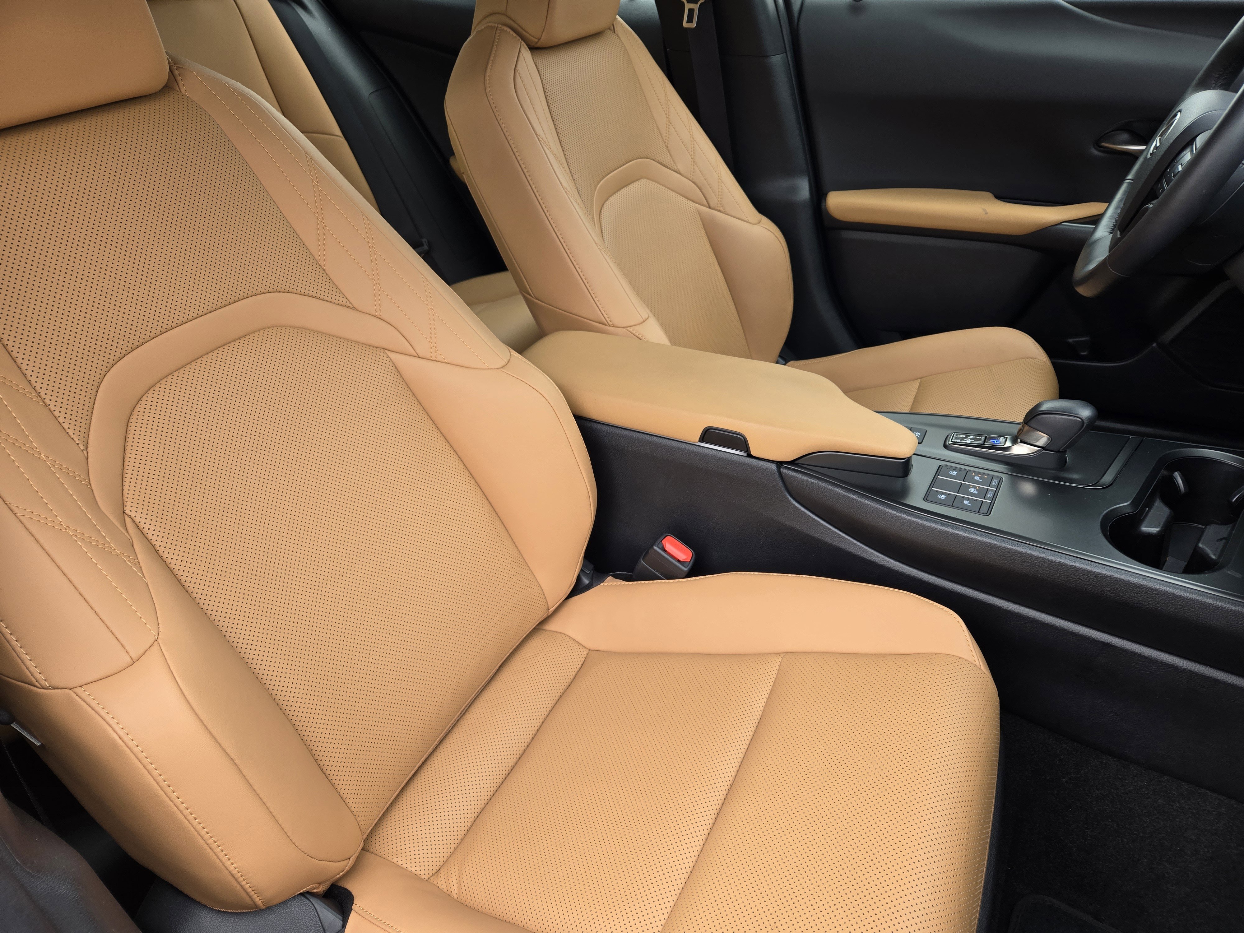 Used 2025 Lexus UX 300h FWD image 21