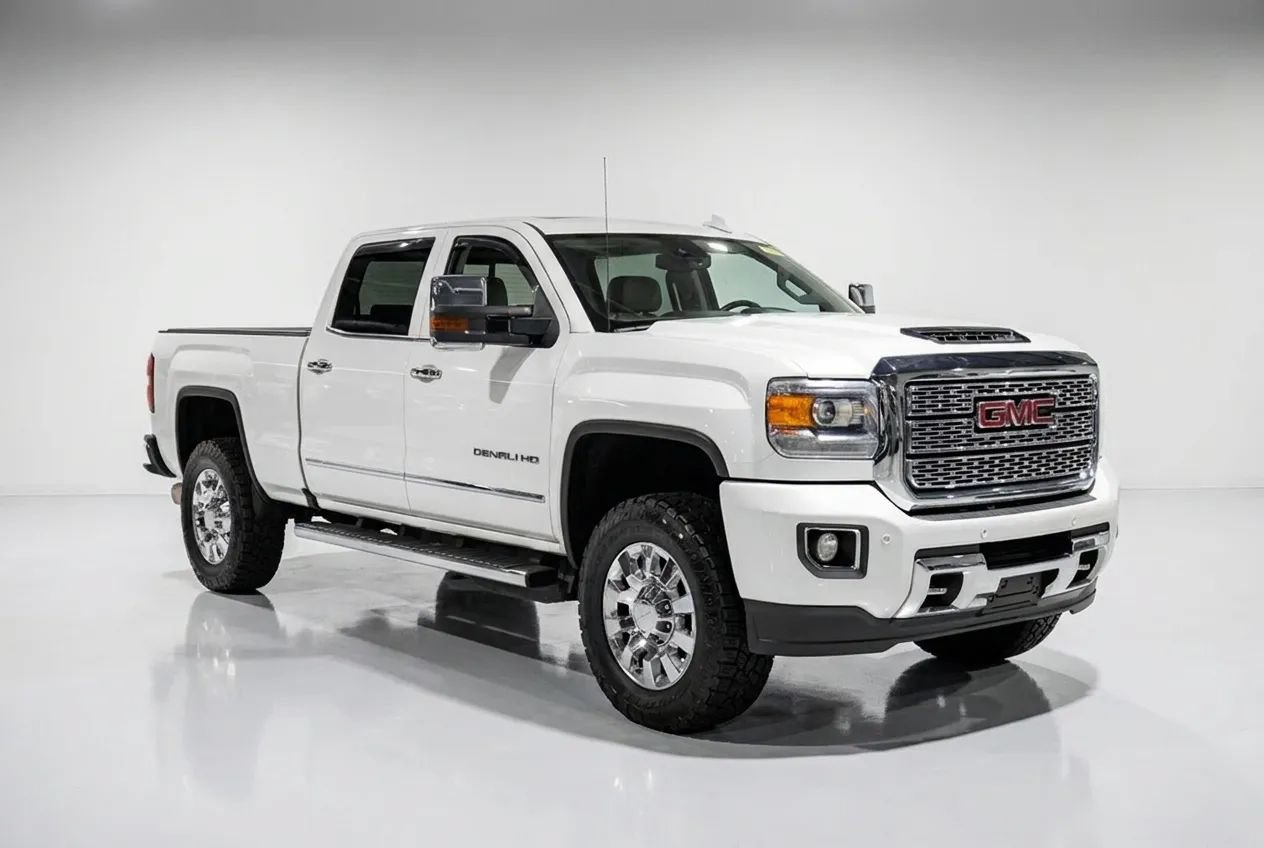 Used 2018 GMC Sierra 2500 Denali w/ Duramax Plus Package AWD/4WD image 1