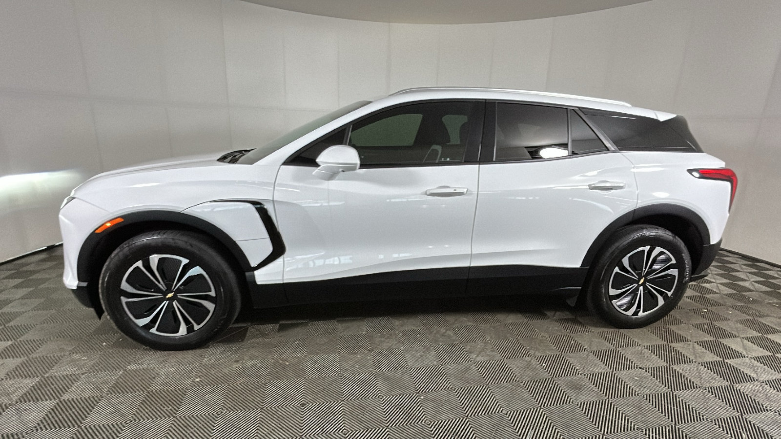 Used 2024 Chevrolet Blazer EV LT AWD/4WD image 7