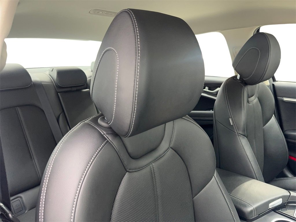 Used 2025 Genesis G70 2.5T image 45