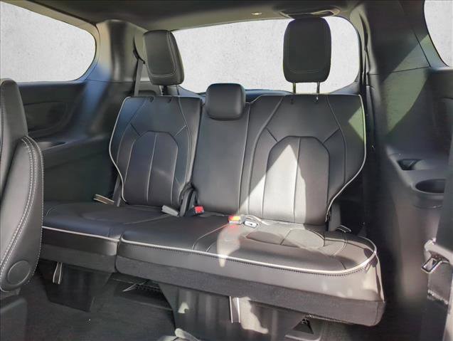 New 2026 Chrysler Pacifica Limited image 12