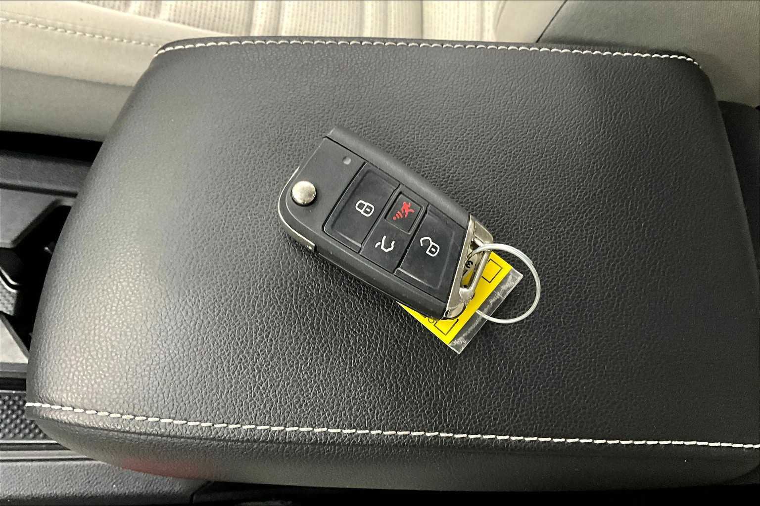 Used 2022 Volkswagen Tiguan S image 13