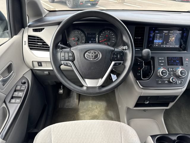 Used 2015 Toyota Sienna LE FWD image 16