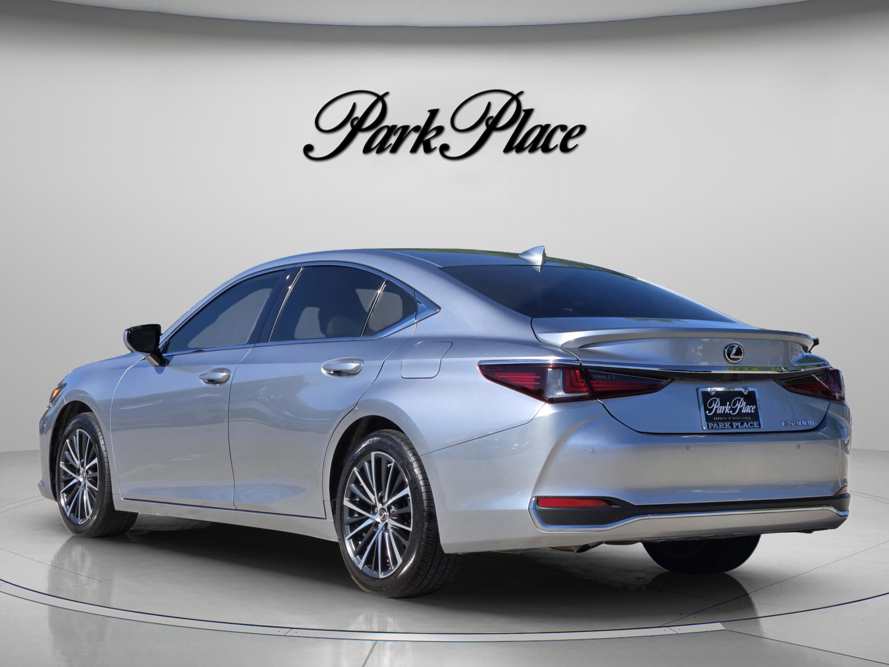 Used 2025 Lexus ES 300h w/ Premium Package FWD image 3