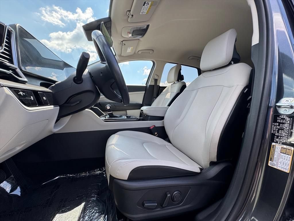 Certified 2024 Kia Sportage EX FWD image 16