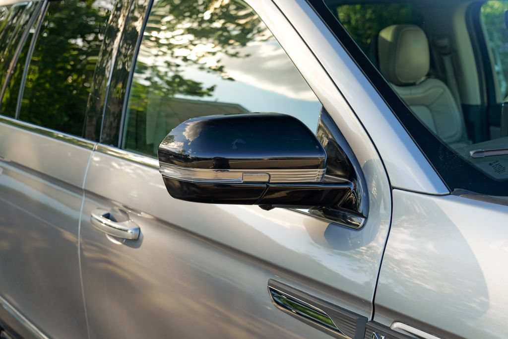 Used 2023 Lincoln Navigator L Reserve AWD/4WD image 10