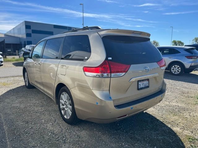 Used 2014 Toyota Sienna Limited w/ Limited Premium Package image 4