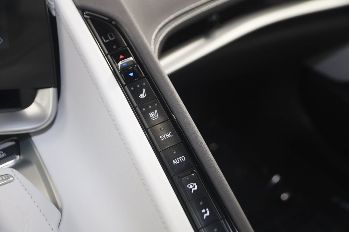 Used 2025 Chevrolet Corvette E-Ray AWD/4WD image 36