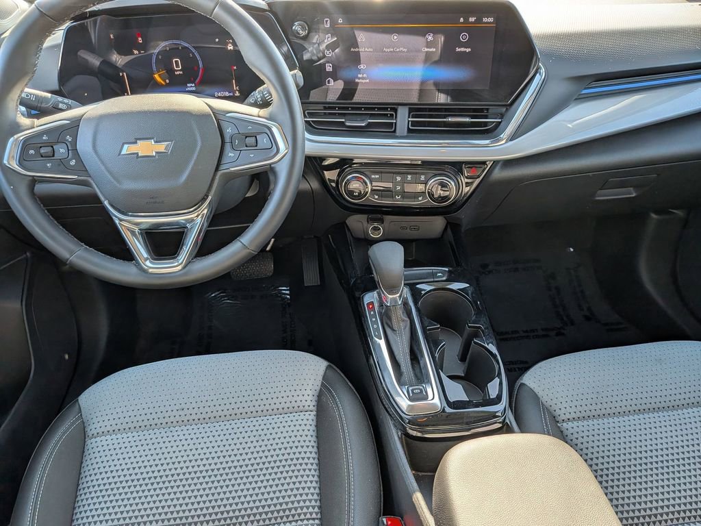 Used 2025 Chevrolet Trax LT w/ LT Convenience Package FWD image 19