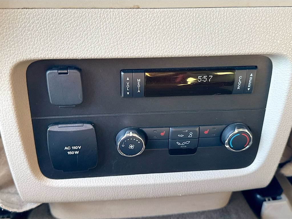 Used 2017 Lincoln Navigator Select RWD image 29