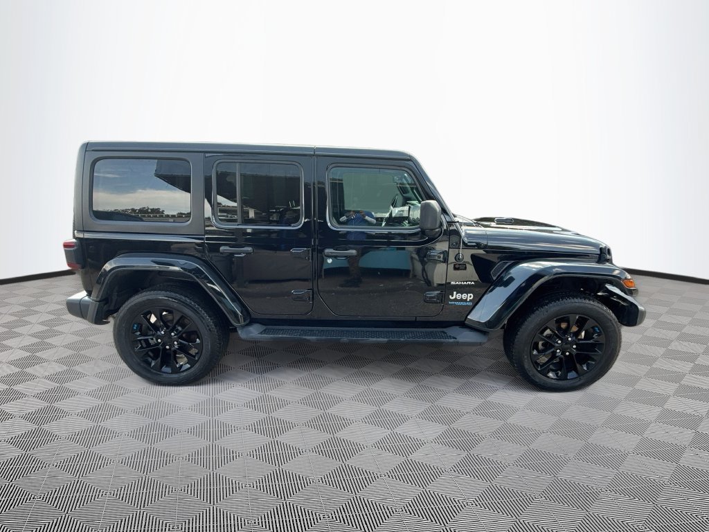 Used 2022 Jeep Wrangler Unlimited Sahara w/ Cold Weather Group AWD/4WD image 5