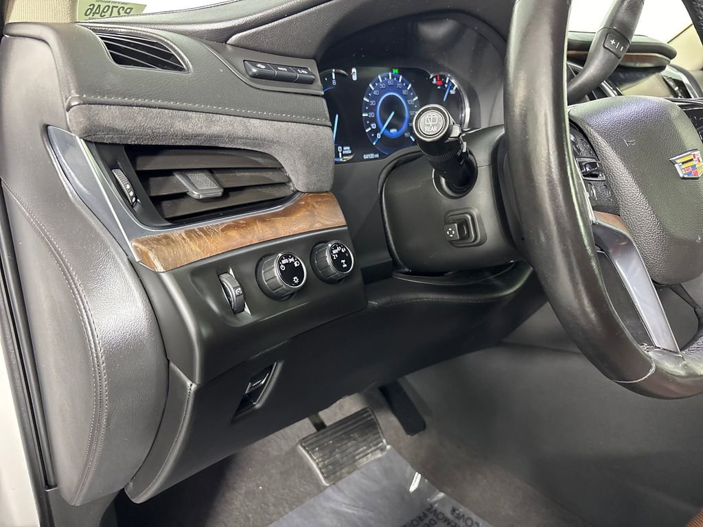 Used 2020 Cadillac Escalade Premium Luxury image 12