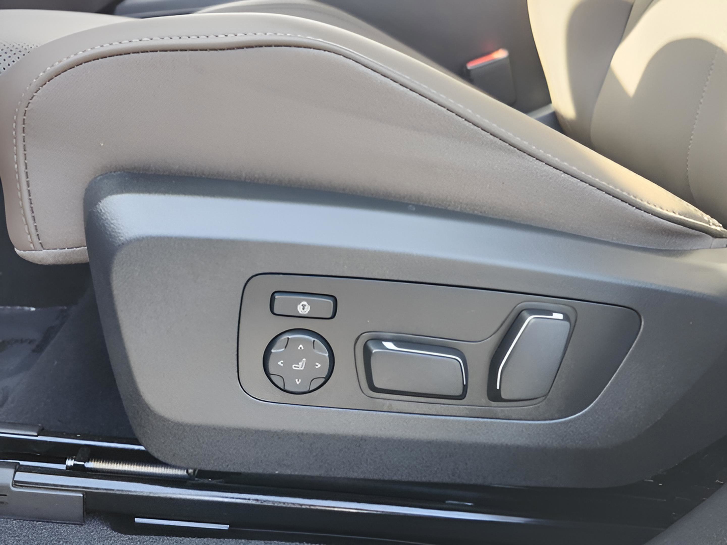 Certified 2025 BMW X3 xDrive30i w/ Premium Package image 14