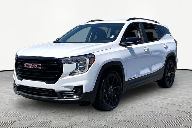 Used 2024 GMC Terrain SLE w/ Driver Convenience Package FWD image 3