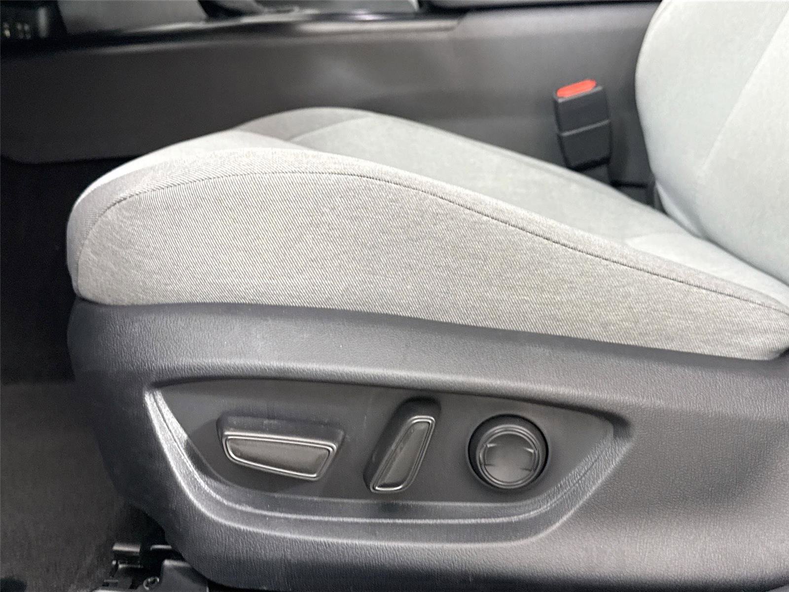 Used 2025 Toyota Camry LE w/ Convenience Package image 28