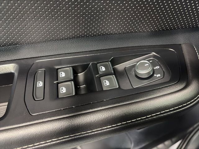 Used 2025 Volkswagen Atlas SE image 15