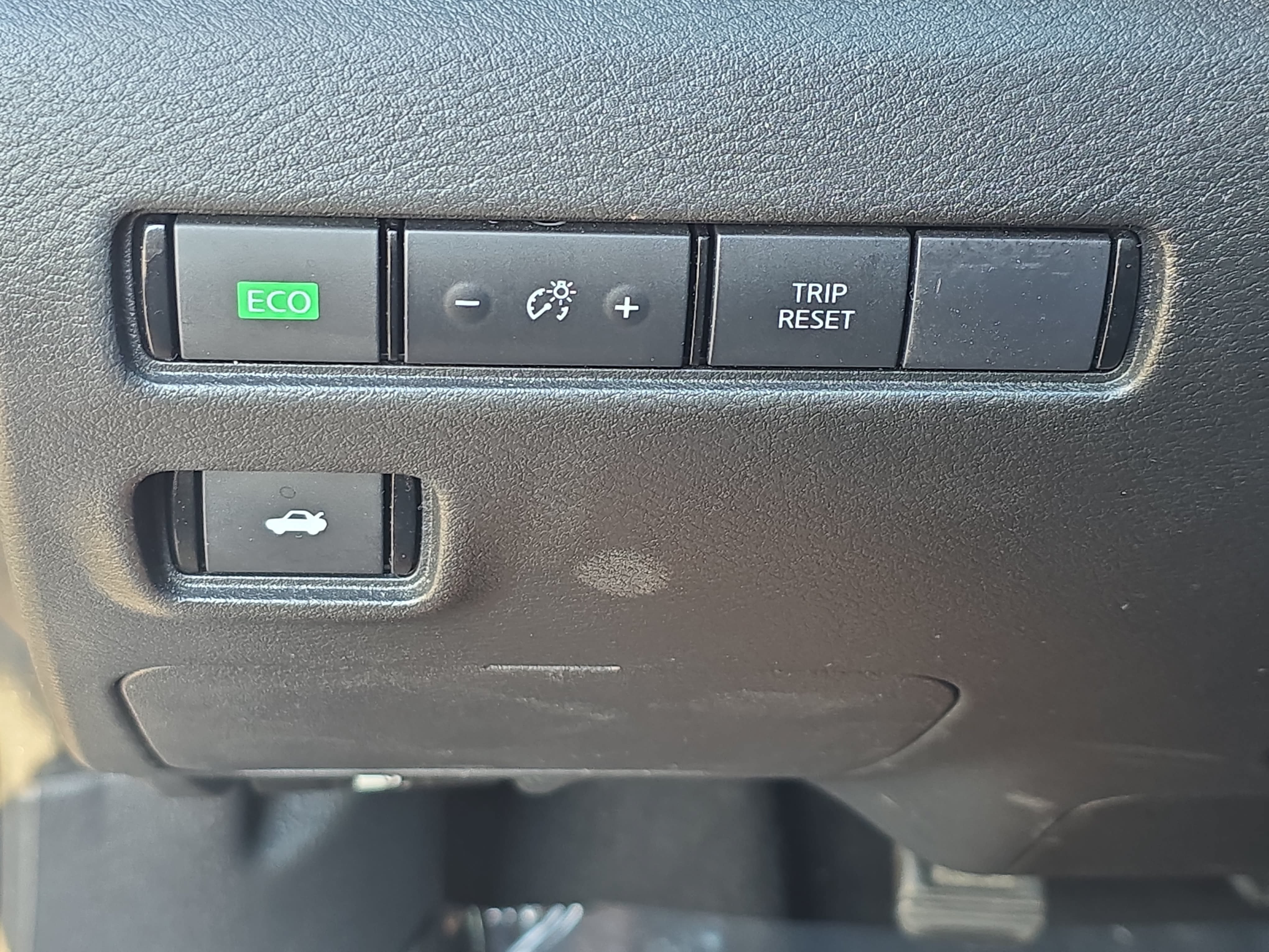 Used 2024 Nissan Sentra SV FWD image 25