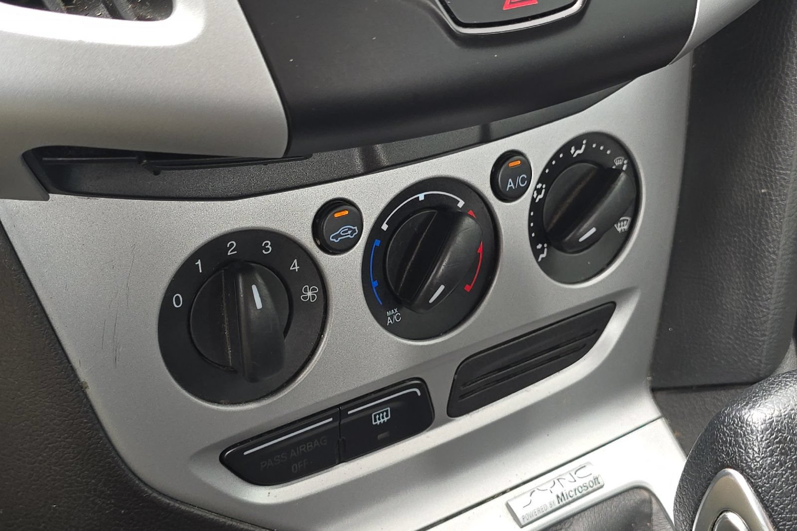 Used 2014 Ford Focus SE FWD image 18