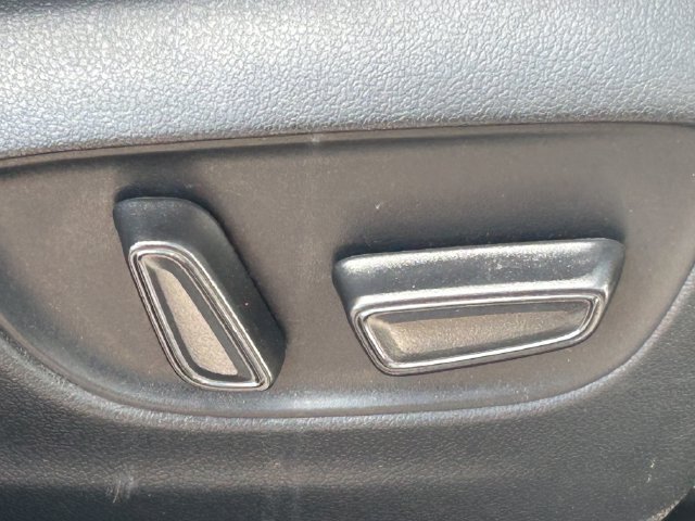 Used 2024 Toyota Highlander XLE FWD image 40