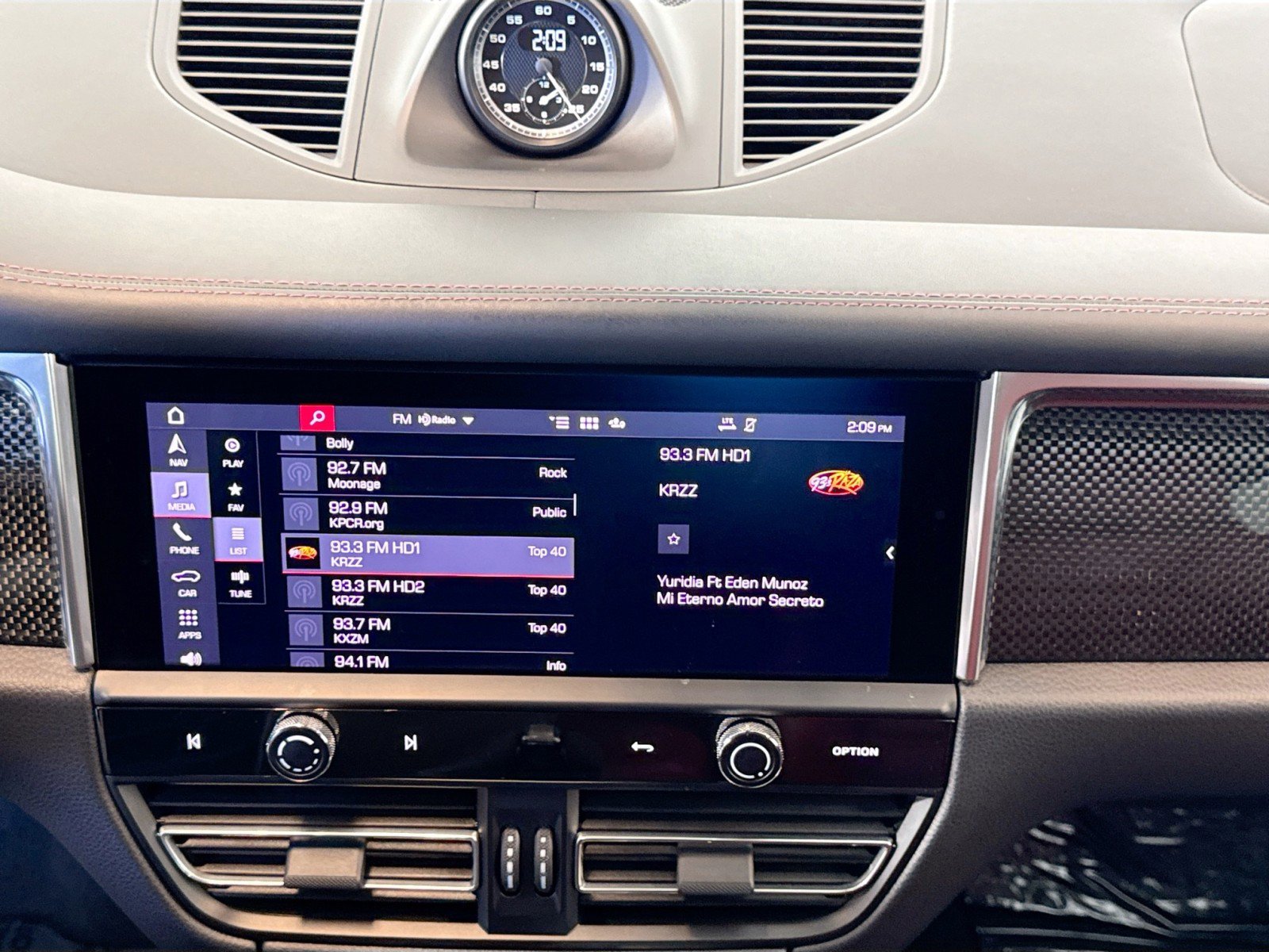 Certified 2023 Porsche Macan GTS image 16