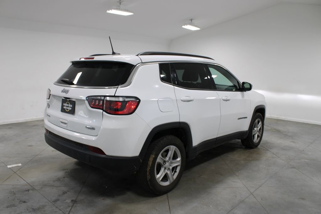 Used 2024 Jeep Compass Latitude image 9