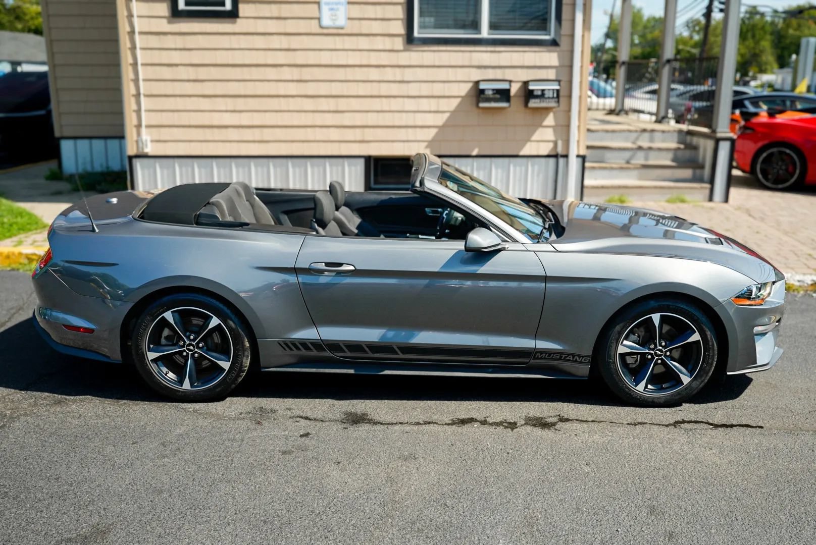Used 2021 Ford Mustang Convertible RWD image 4