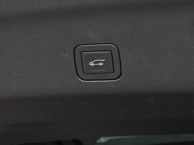 Used 2025 GMC Yukon Denali RWD image 10
