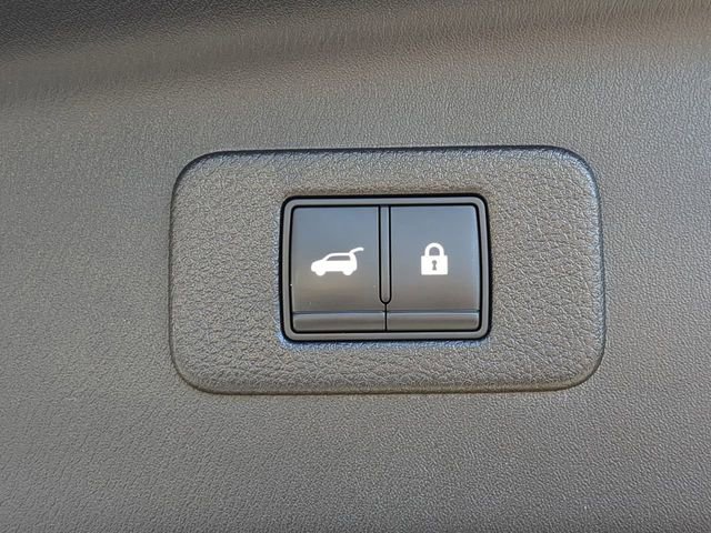 Used 2021 Nissan Armada Platinum w/ Captain's Chairs Package image 15