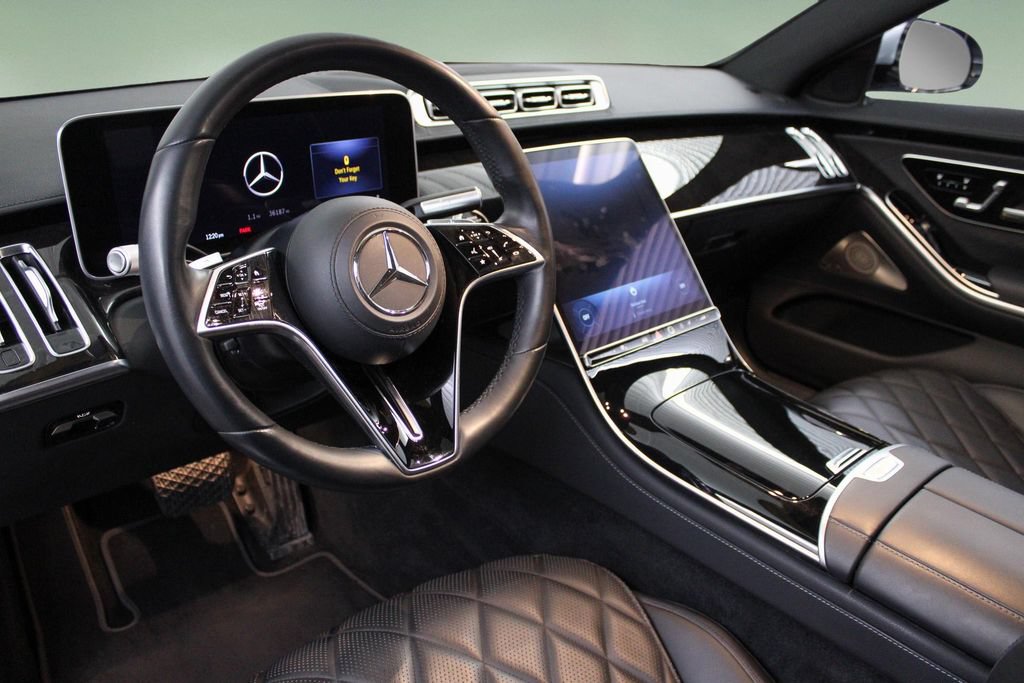 Used 2022 Mercedes-Benz S 580 4MATIC Sedan image 2