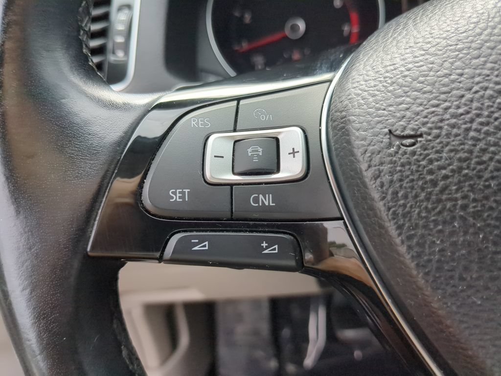 Used 2018 Volkswagen Passat 2.0T R-Line w/ R-Line Lighting Package FWD image 27