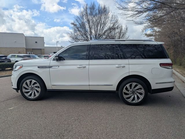 Used 2024 Lincoln Navigator Reserve image 3