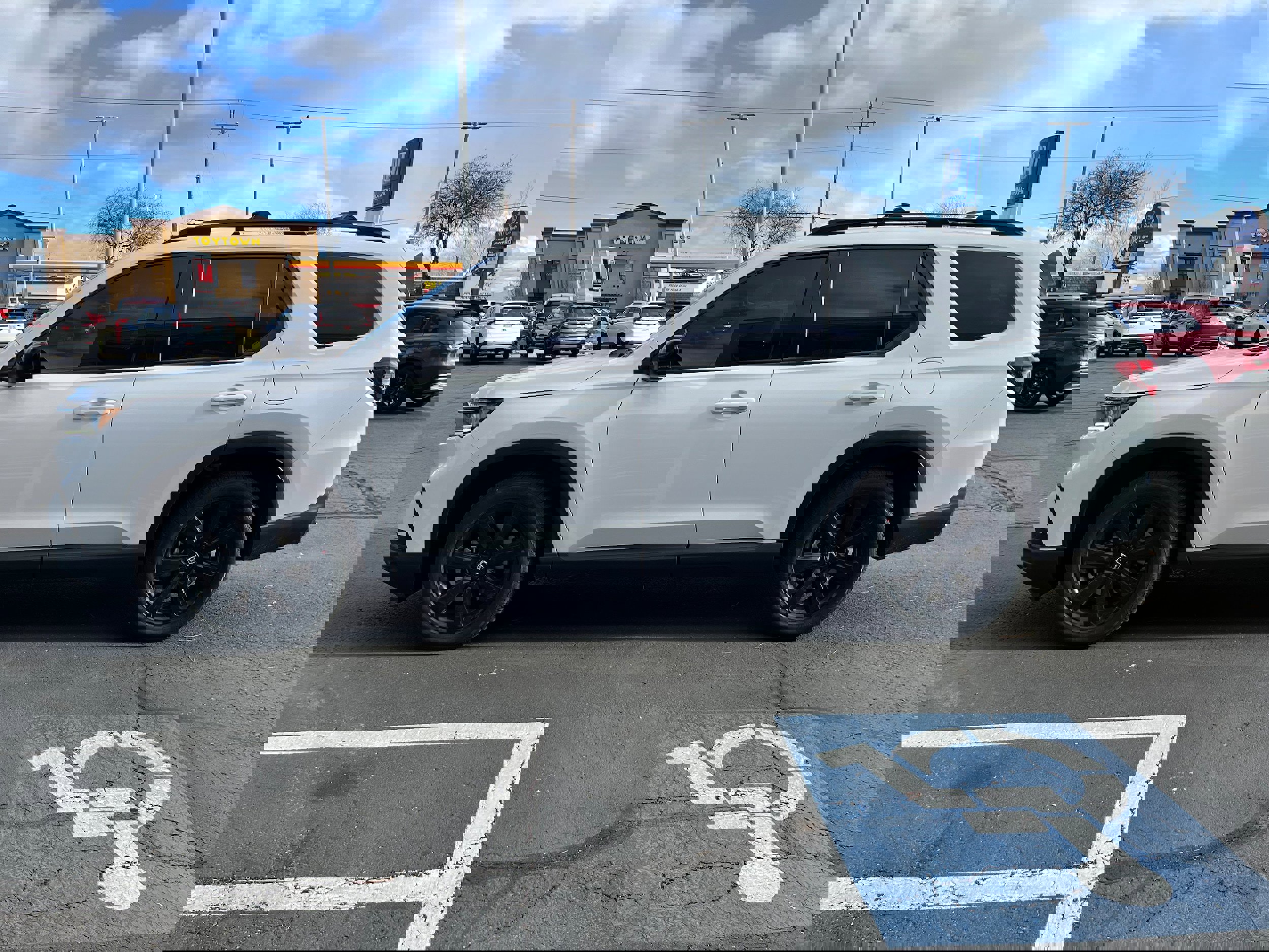 New 2025 Honda Pilot Black Edition image 5