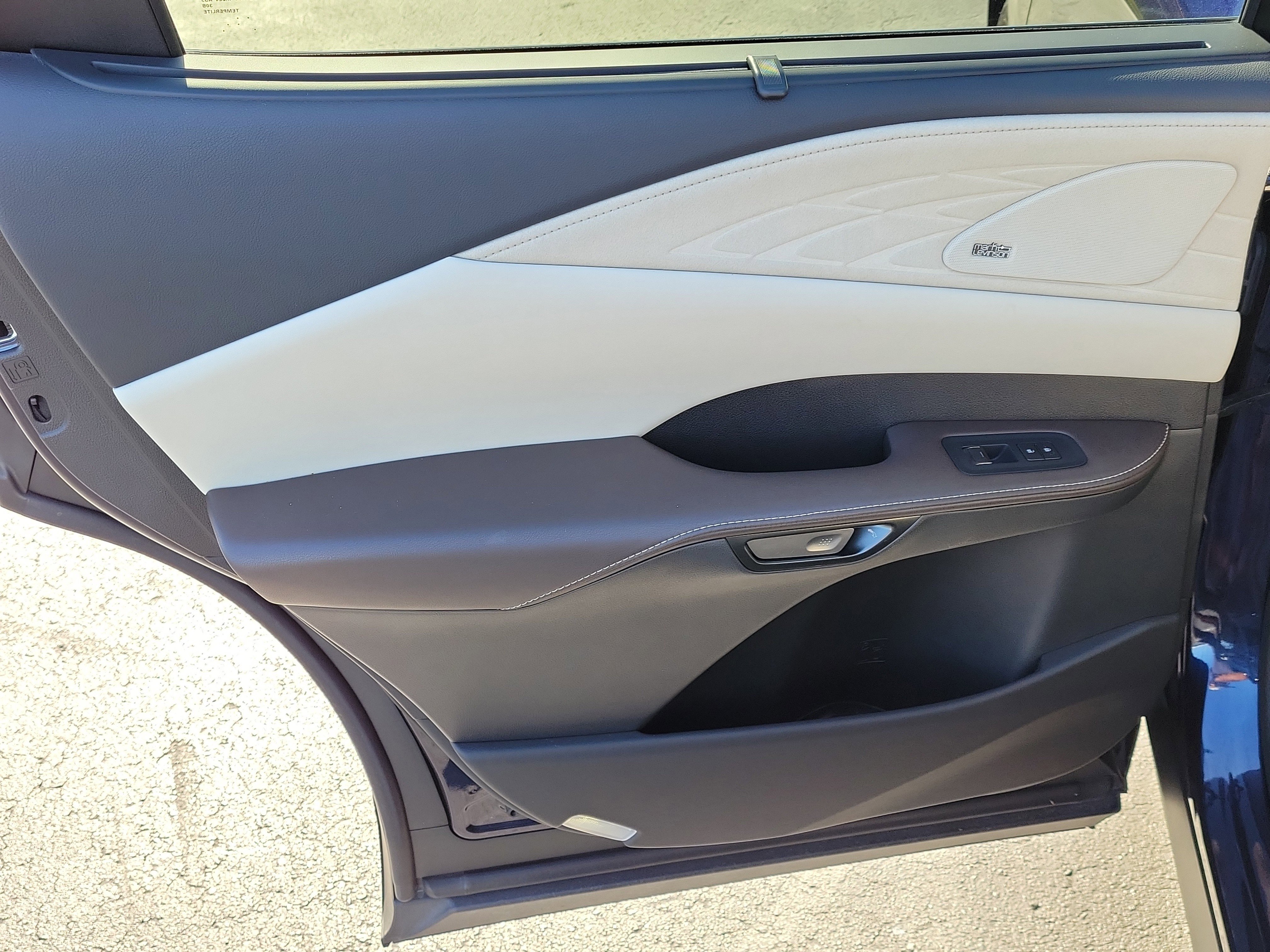 Used 2023 Lexus RX 350 w/ Cold Area Package FWD image 9