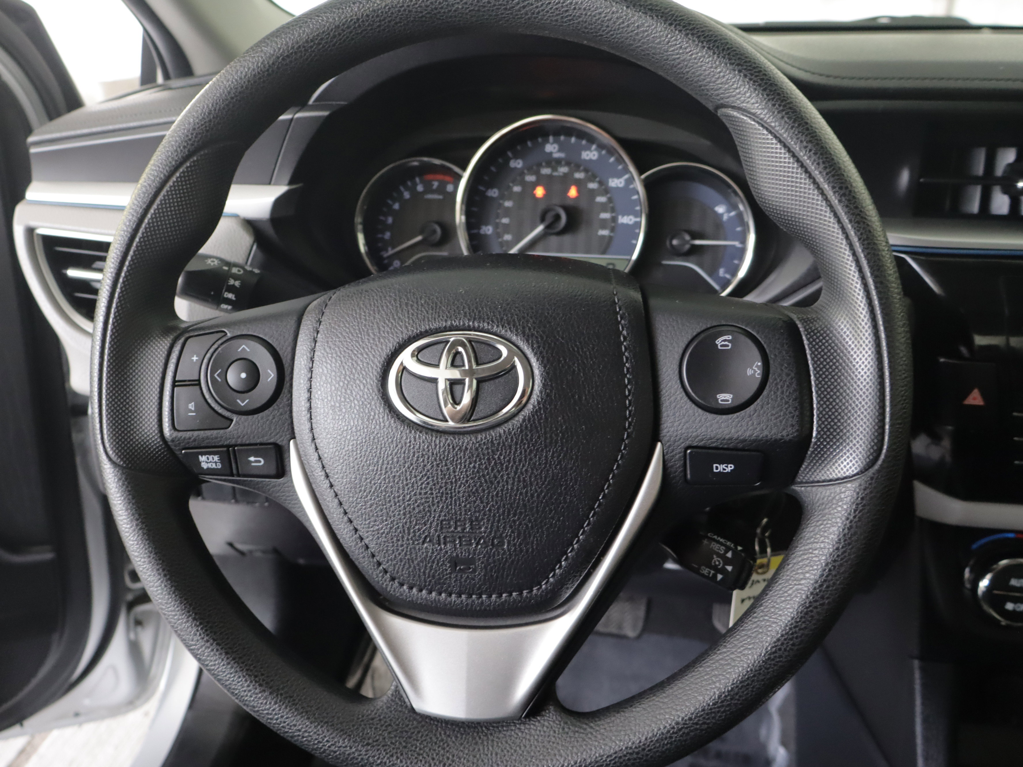 Used 2016 Toyota Corolla LE FWD image 12
