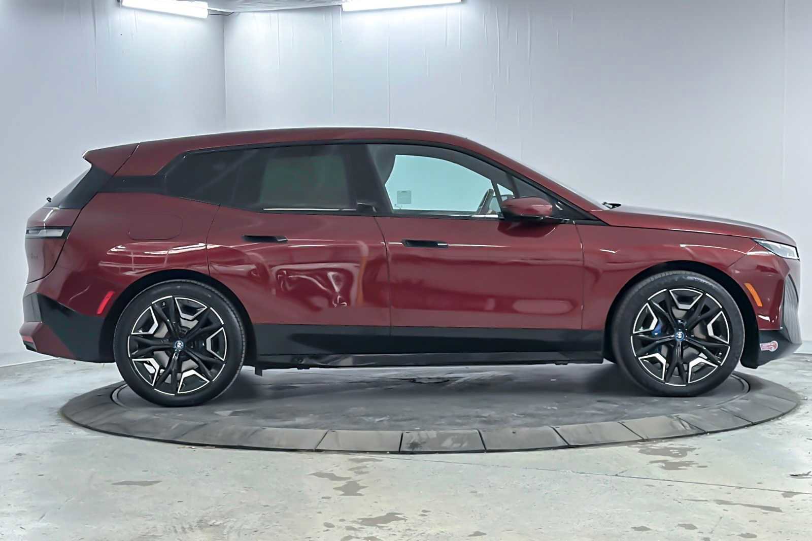 Used 2023 BMW iX M60 w/ Executive Package image 8